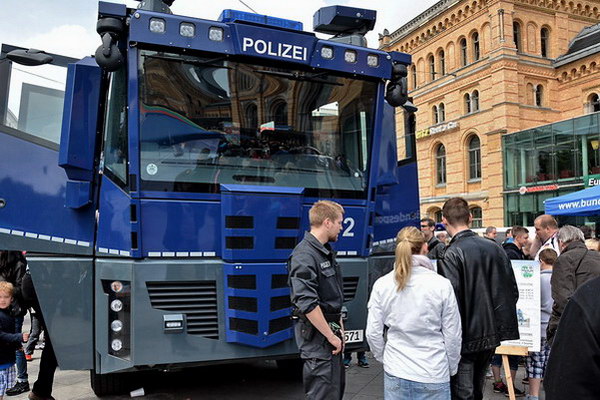 Polizeishow   005.jpg